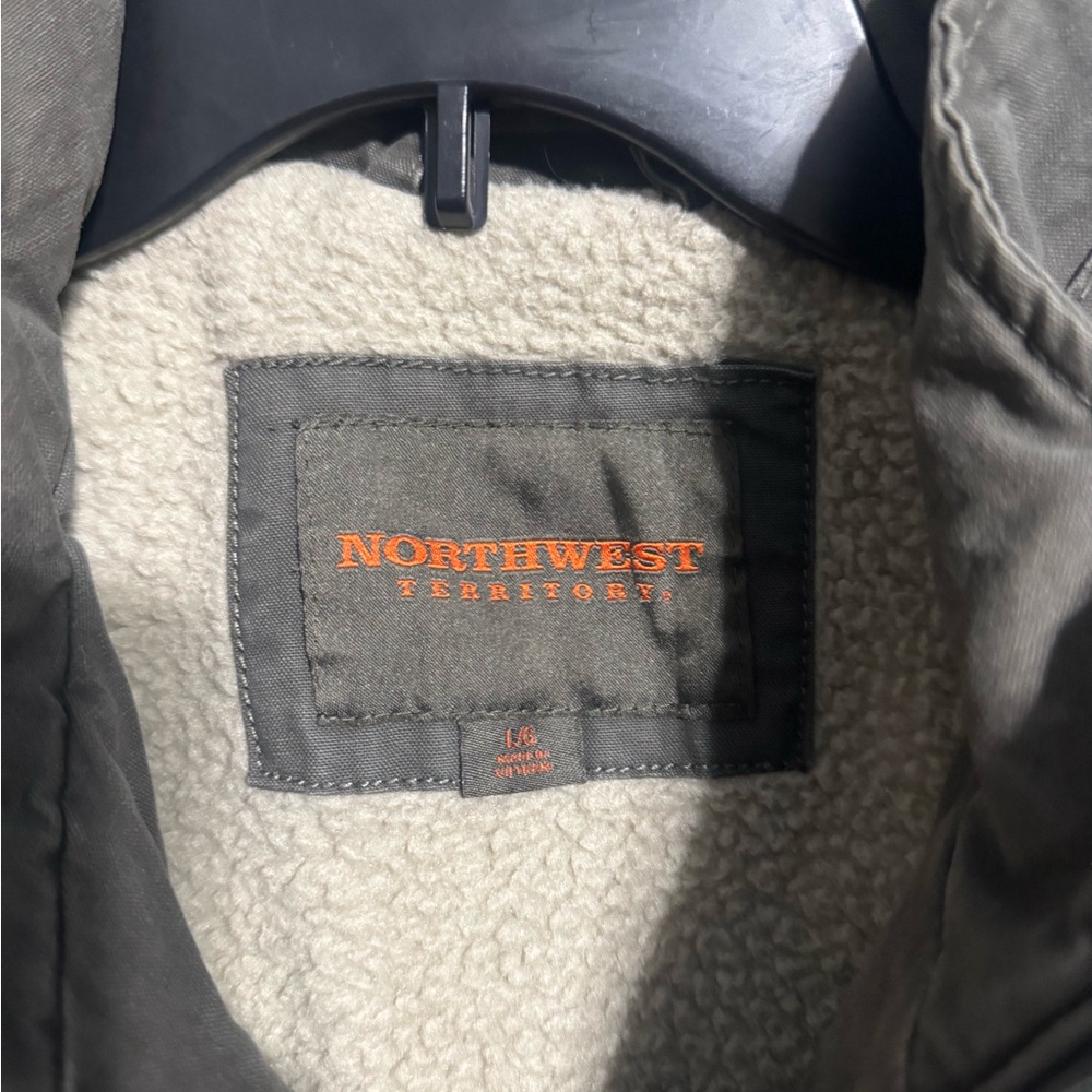 Vest - Picture 2 of 6